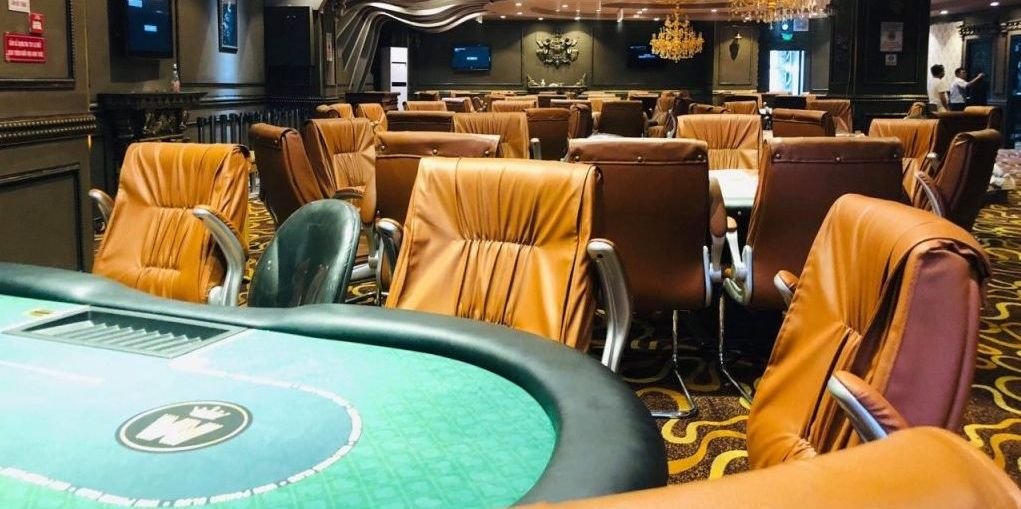 ventajas-de-jugar-en-un-club-de-poker