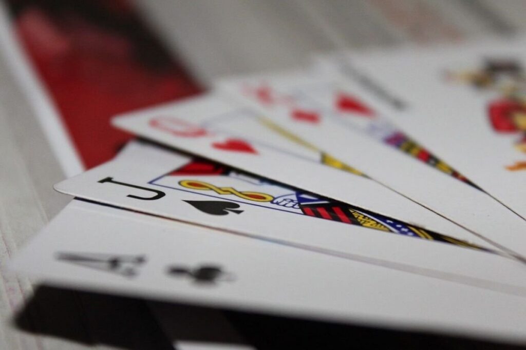 5-motivos-para-jugar-al-poker-online-en-un-club-de-poker